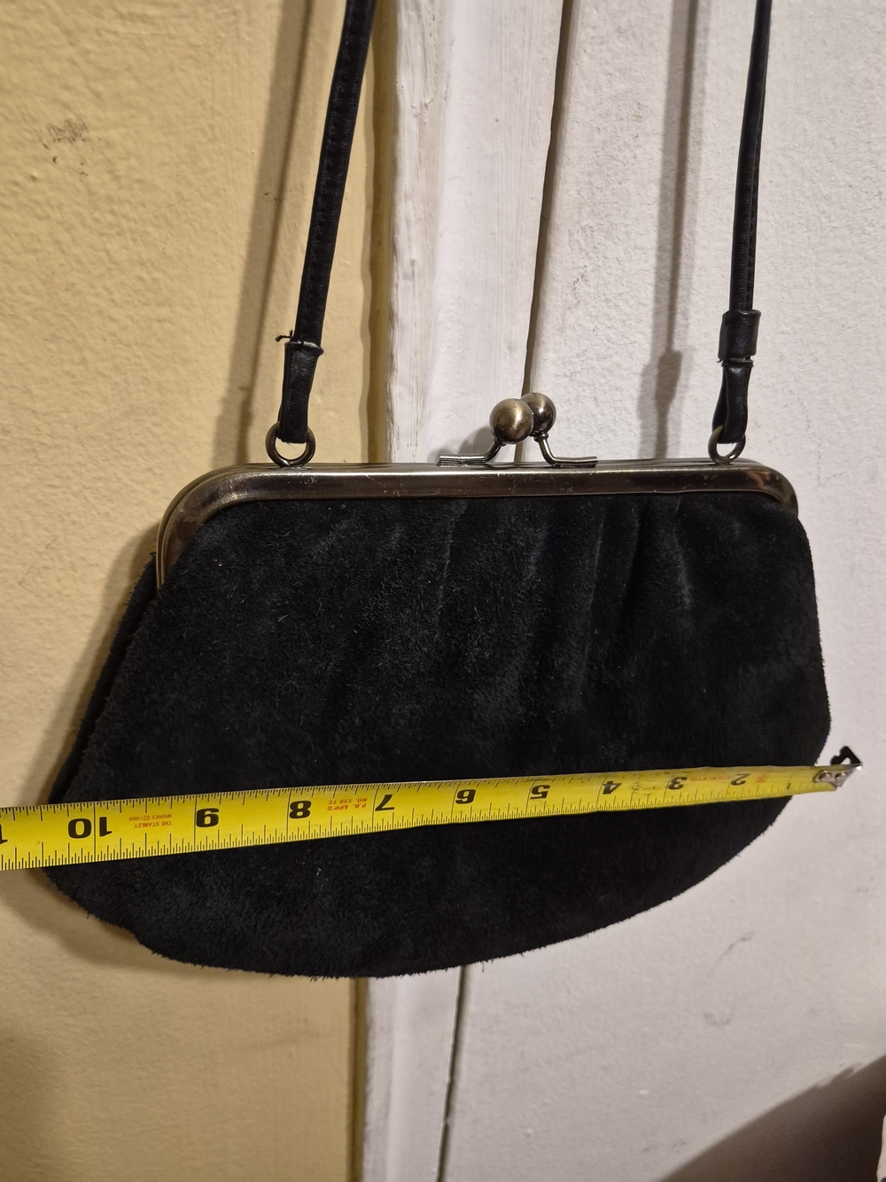 Vintage Magid Classic Black Velvet Shoulder Strap Kiss-Lock Bag